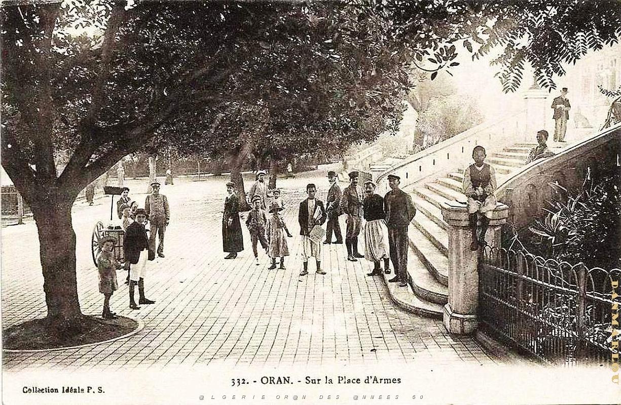 PA i- 26- Place d'armes animee.jpg